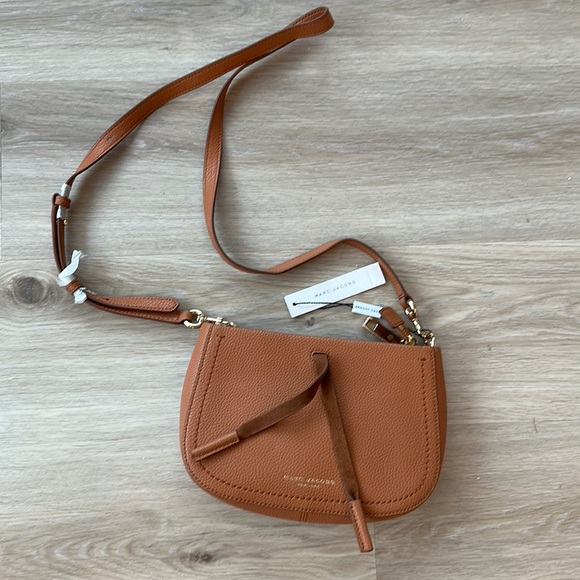 Marc Jacobs Handbags - Marc Jacobs smoked almond women’s maverick tassel leather crossbody saddle bag